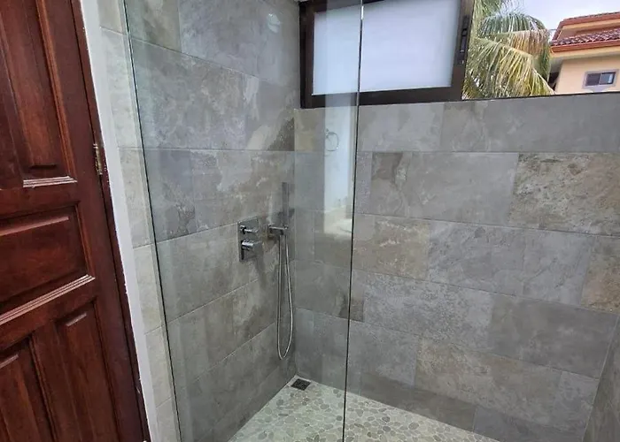 Beautiful Newly Refurbished 2 Bedroom 2 Bathroom 2nd Floor Tamarindo