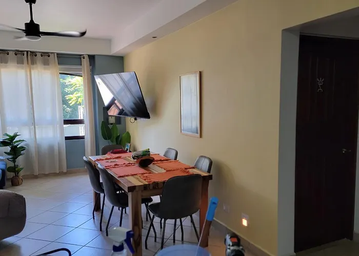 Beautiful Newly Refurbished 2 Bedroom 2 Bathroom 2nd Floor Appartement *